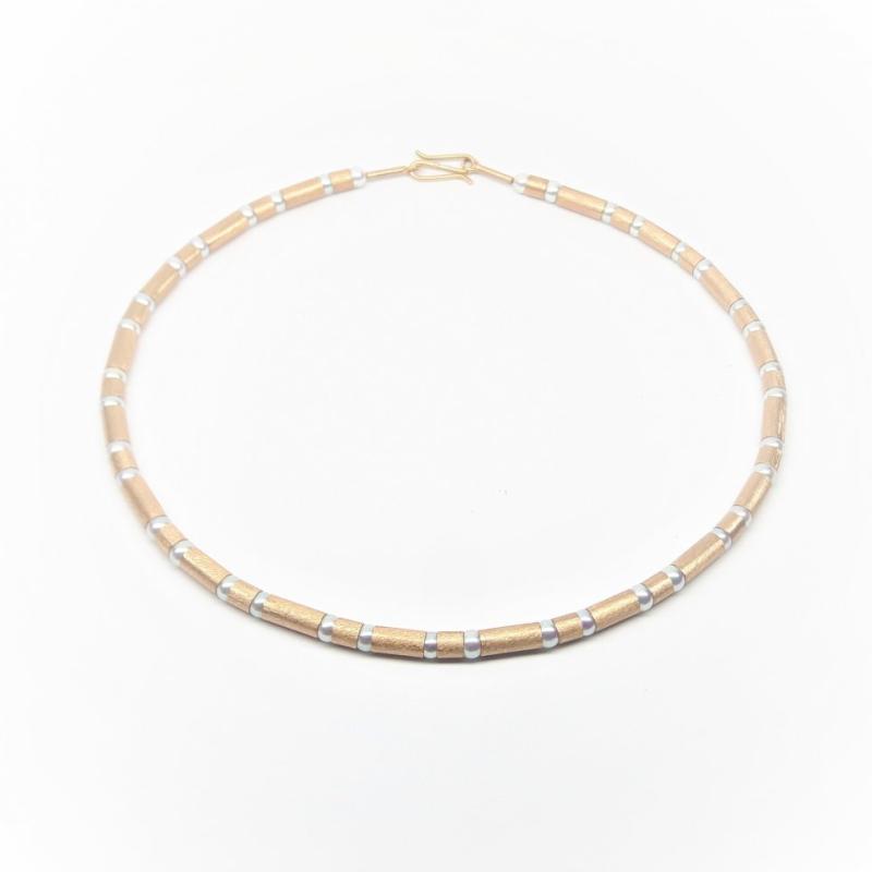 Collier en or rouge 18kt et perles de culture Akoya.