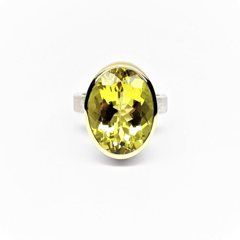 Bague, argent 925-., or jaune 18kt et quarz lemon. Pièce unique..