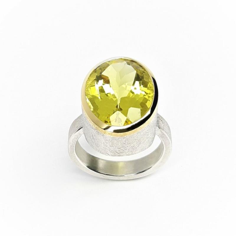 Bague, argent 925-., or jaune 18kt et quarz lemon. Pièce unique..
