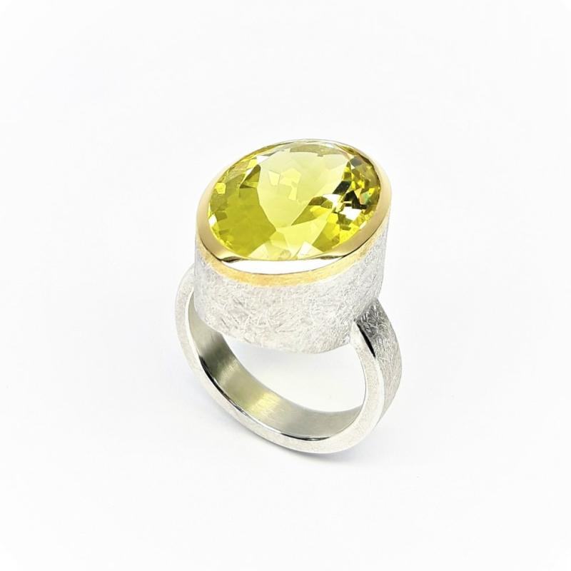 Bague, argent 925-., or jaune 18kt et quarz lemon. Pièce unique..