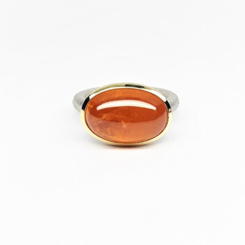 Bague en argent 925-., or jaune 18kt et grenat mandarin. Pièce unique.