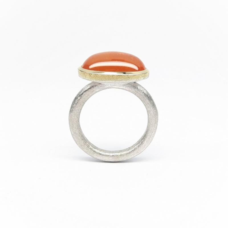 Bague en argent 925-., or jaune 18kt et grenat mandarin. Pièce unique.