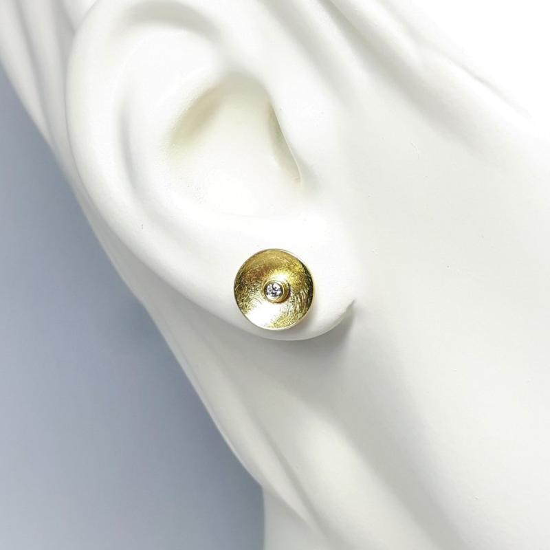 Boucles d'oreilles en or jaune 18kt et brillants.