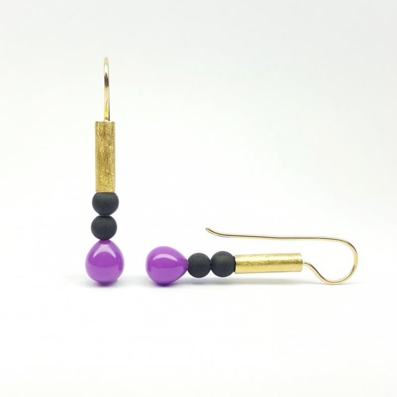 Boucles d'oreilles en or jaune 18kt, pampilles en hétérosite, onyx. Pièce unique.