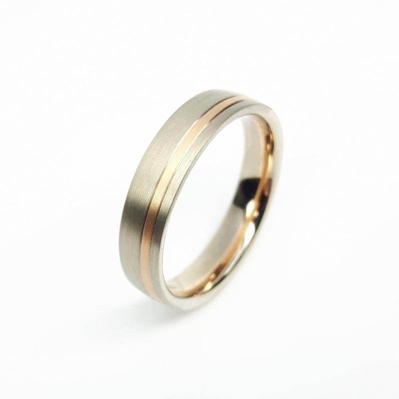 Bague en or blanc et rouge 18kt.