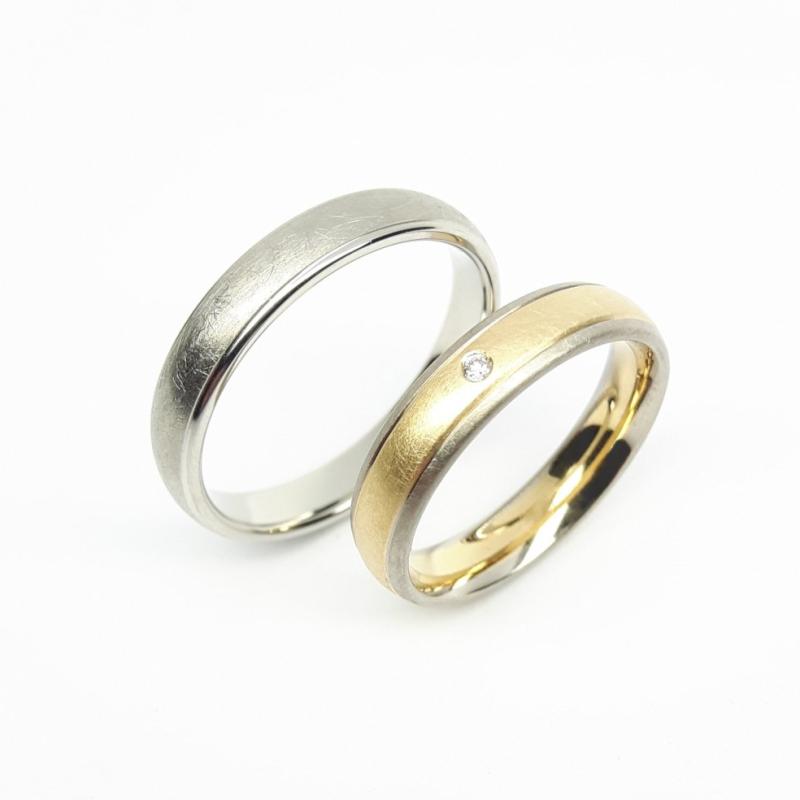 Bague en or jaune-blanc 18kt et diamant.