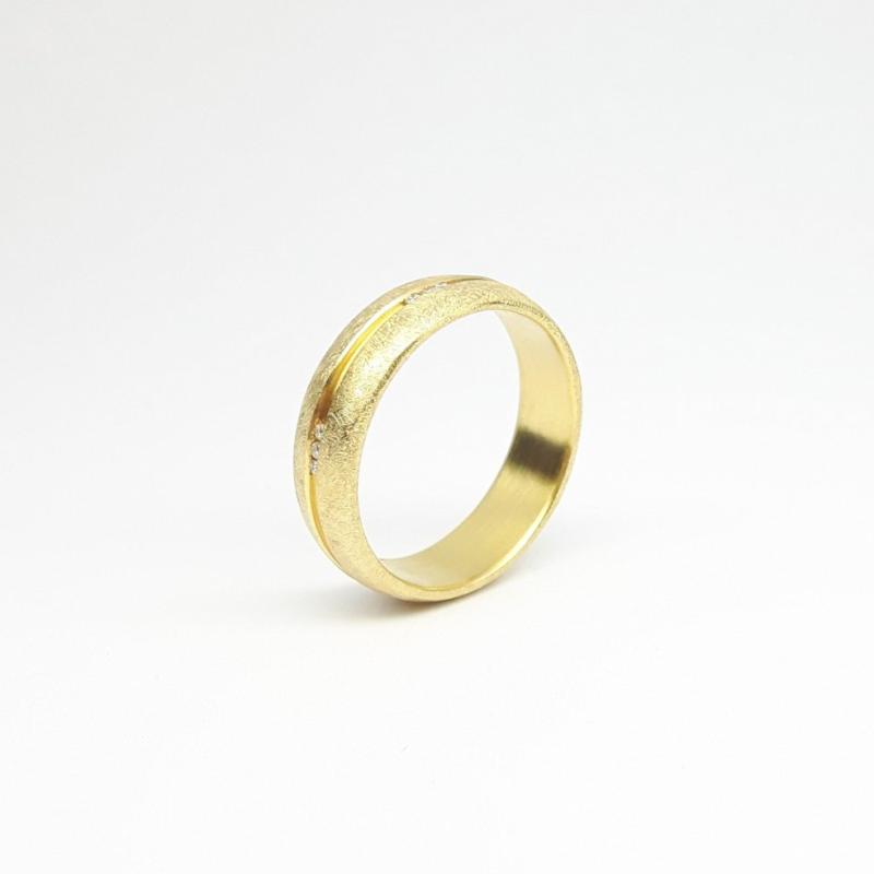 Bague en or jaune 18kt et 15 brilliants.
