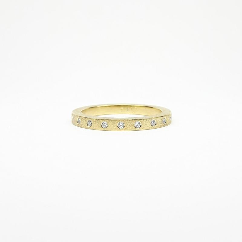 Bague en or jaune 18kt et 10 diamants.