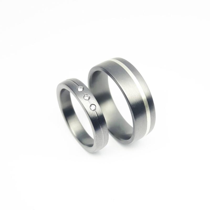 Bague en tantale 999/- et argent 925/-.