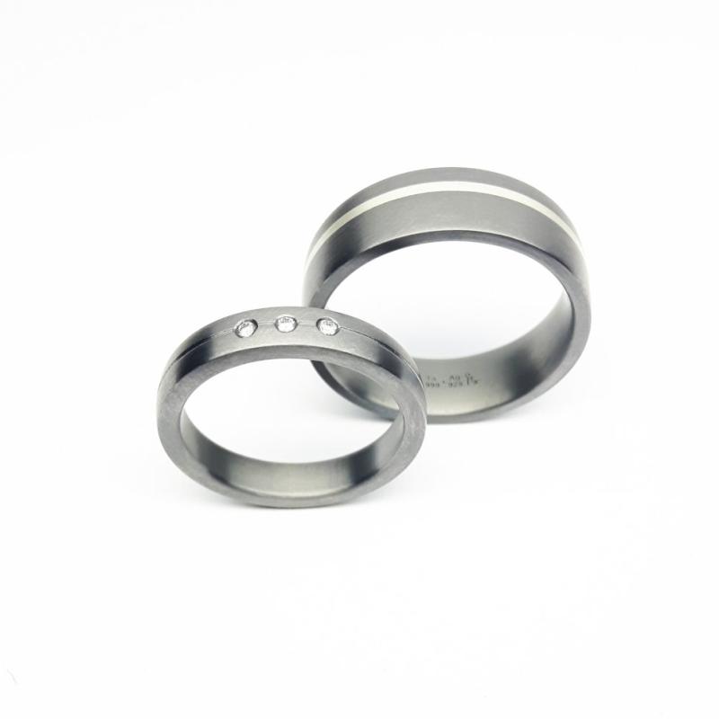 Bague en tantale 999/- et 3 diamants. Pièce unique.