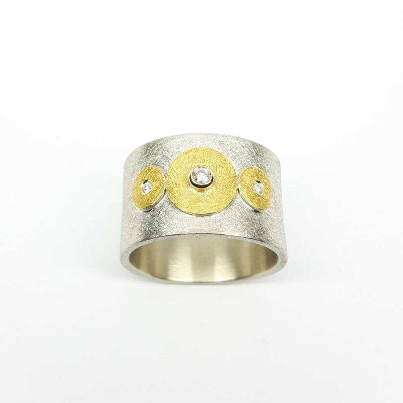 Bague en argent, or fin et diamants.