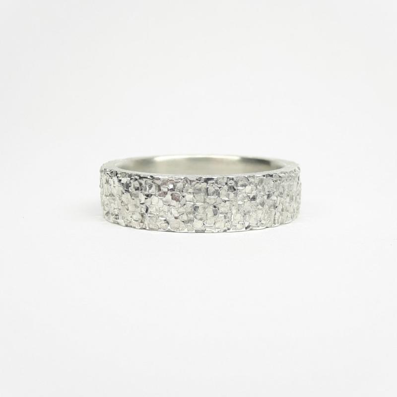 Bague en argent 925/- martelée. Pièce unique.