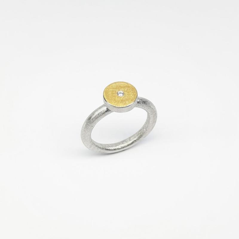 Bague en argent, or fin et diamant.
