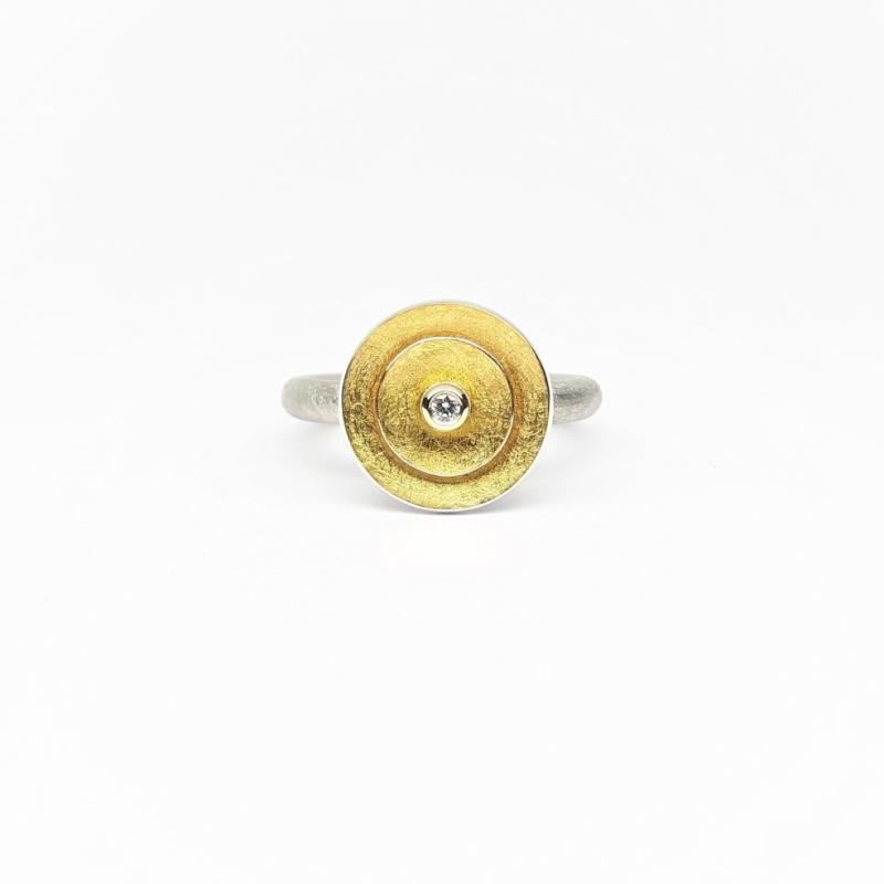 Bague en argent 925/-, or fin et diamant.