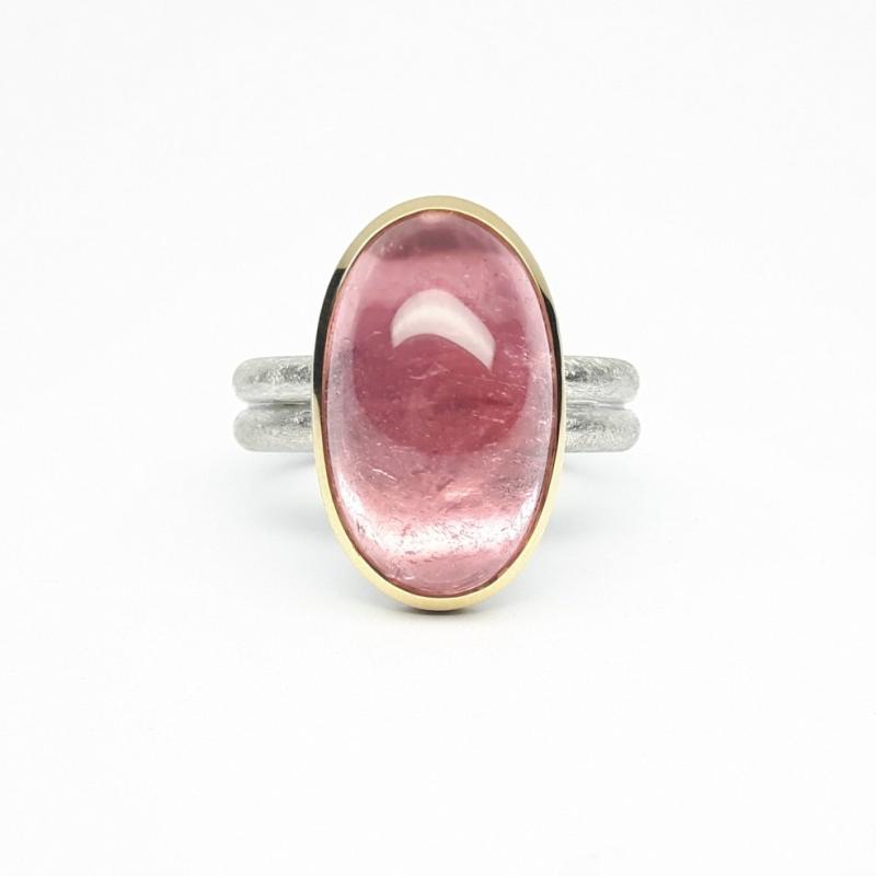 Bague en argent 925/-, or jaune 18kt et tourmaline rose. Pièce unique.