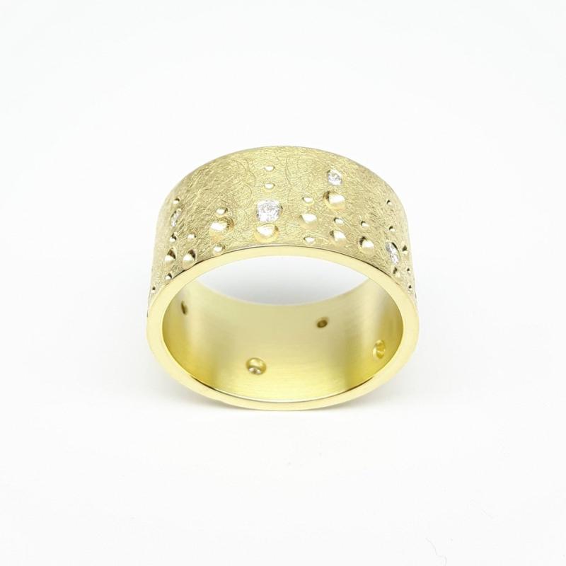 Bague en or jaune et brillants