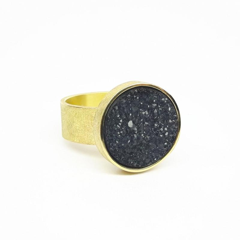 Bague en or jaune 18kt et agate cristallisée. Pièce unique.
