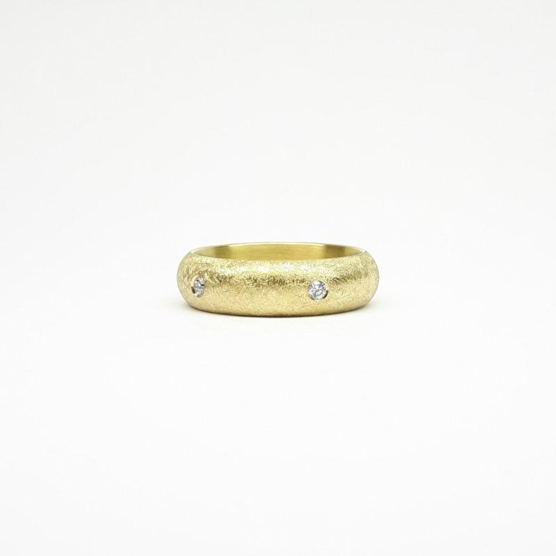 Bague en or jaune 18kt et 5 brillants.