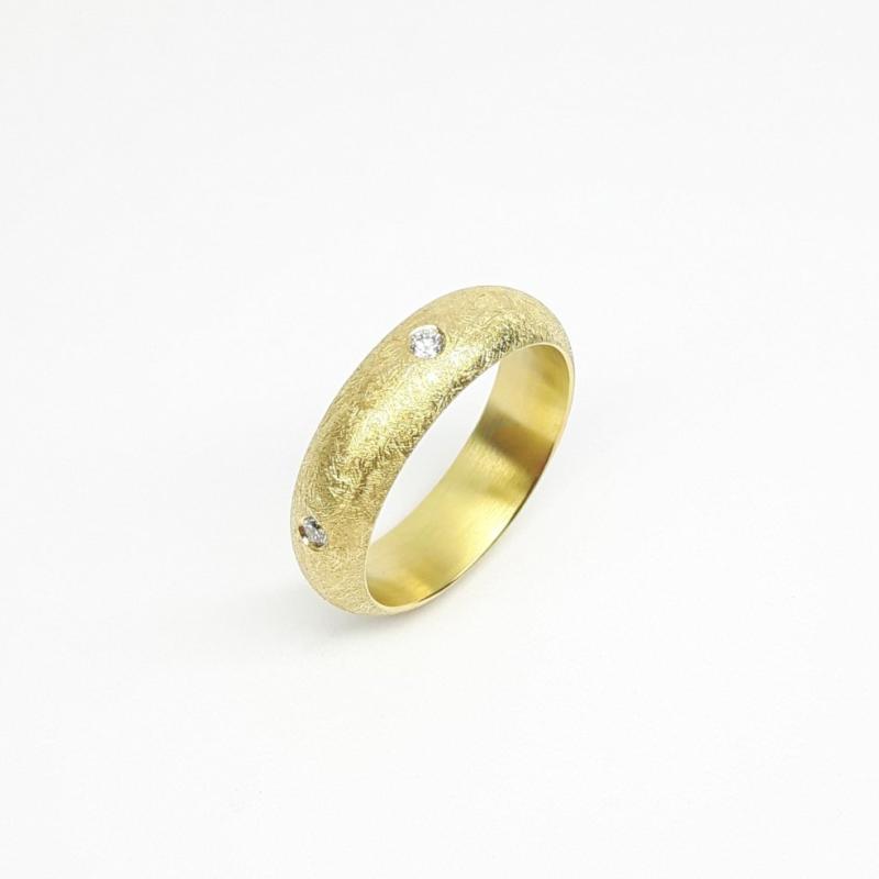 Bague en or jaune 18kt et 5 brillants.