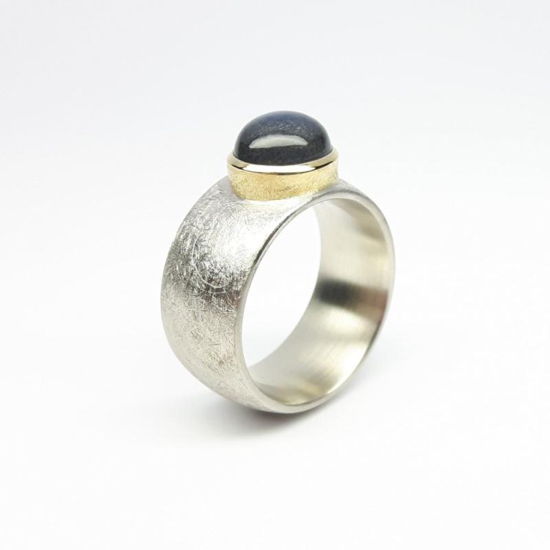 Bague en or jaune 18kt, argent 925/- et labradorite.