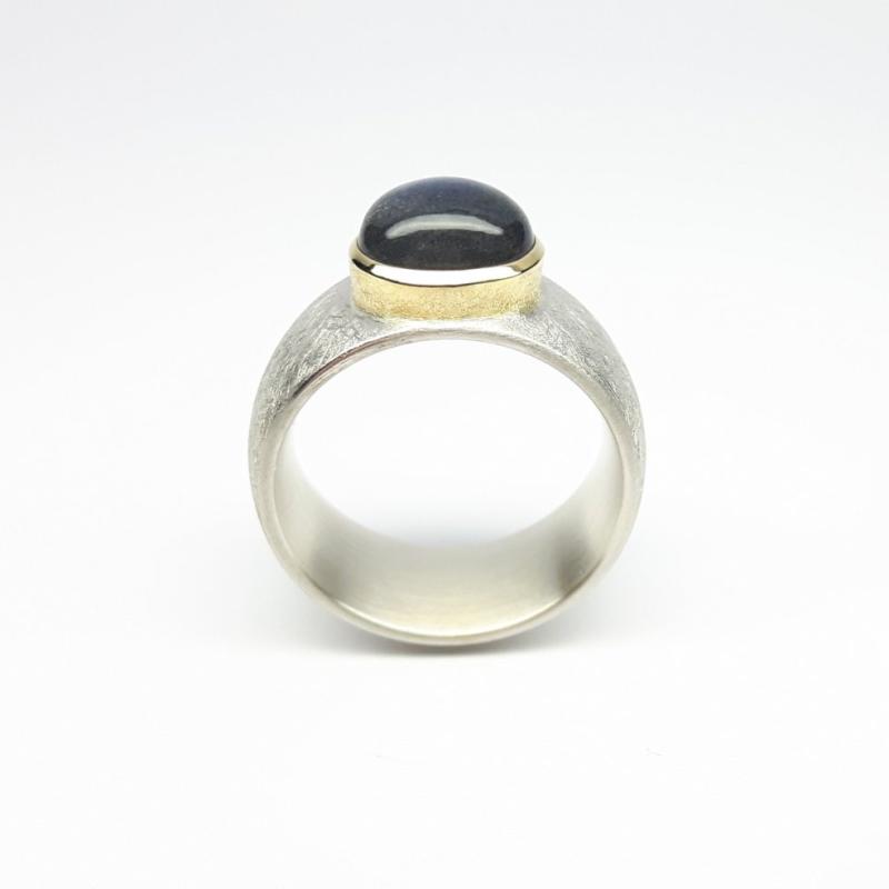 Bague en or jaune 18kt, argent 925/- et labradorite.