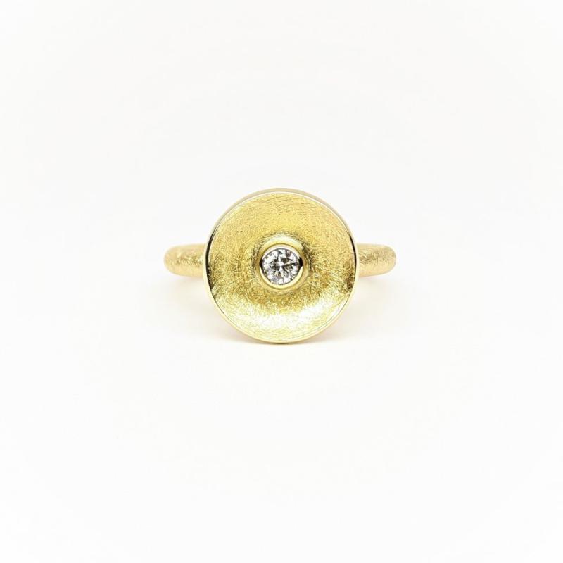 Bague en or jaune 18kt et diamant. Pièce unique.