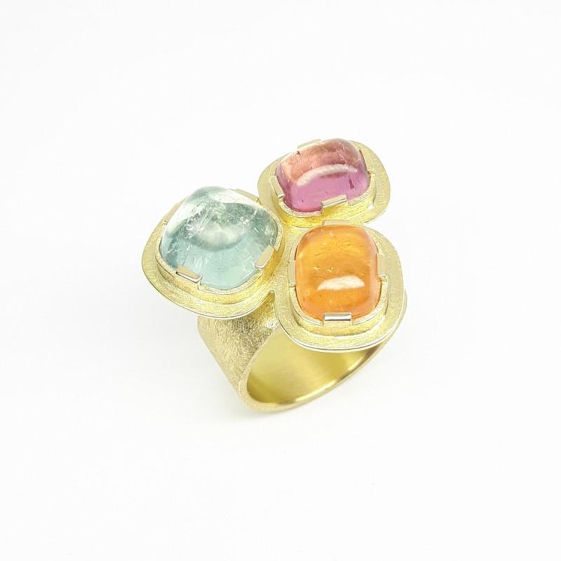 Bague en or jaune 18kt, tourmalines et grenat mandarin. Pièce unique.