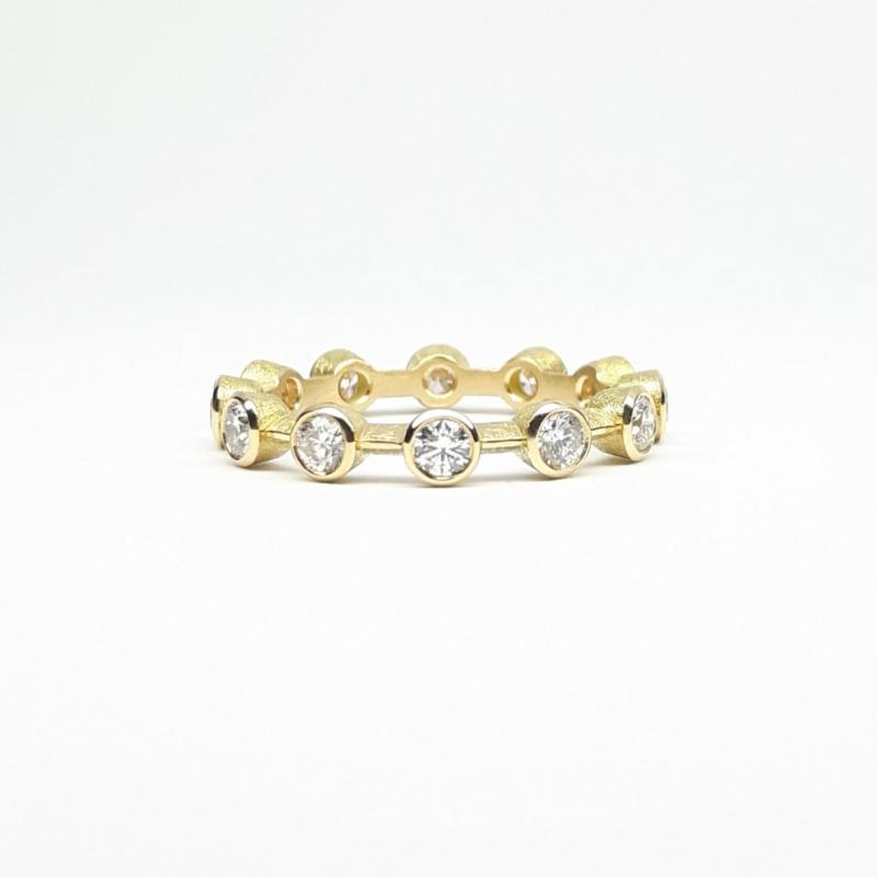 Bague mémoire en or jaune 18kt et 12 brillants ø2,6mm. Pièce unique.