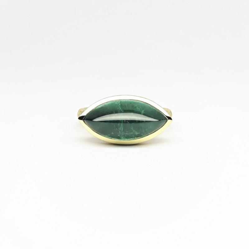 Bague en or jaune 18kt et tourmaline indigolite. Pièce unique.