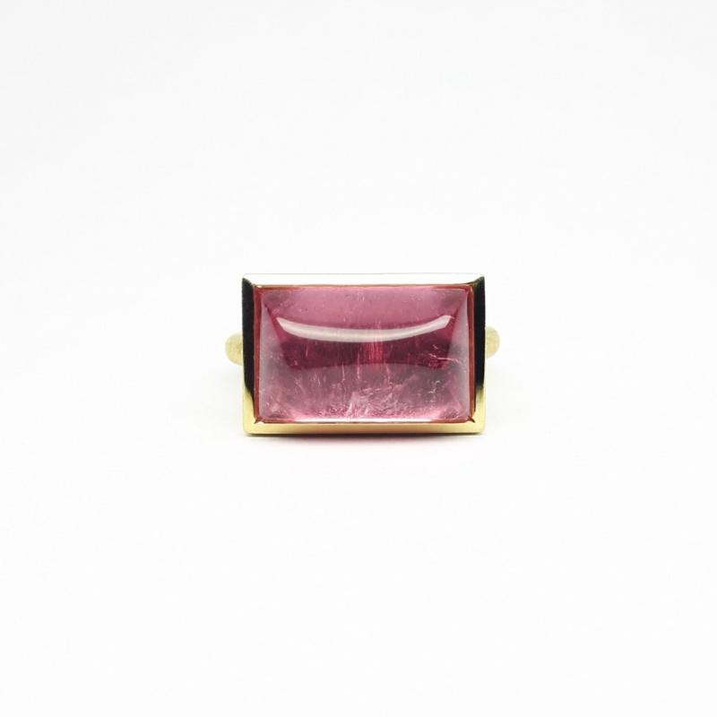 Bague en or jaune 18kt et tourmaline rose. pièce unique
