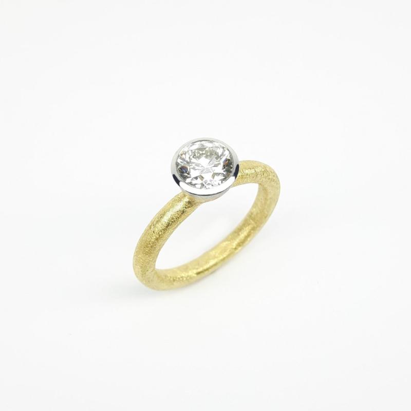 Bague en or jaune/blanc 18kt et diamant 1,17ct.