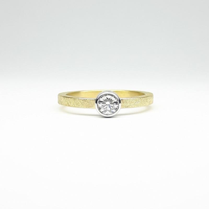 Bague solitaire en or jaune/blanc 18kt et diamant 0,25ct.