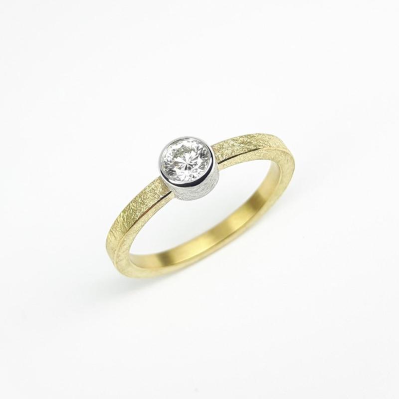 Bague solitaire en or jaune/blanc 18kt et diamant 0,25ct.