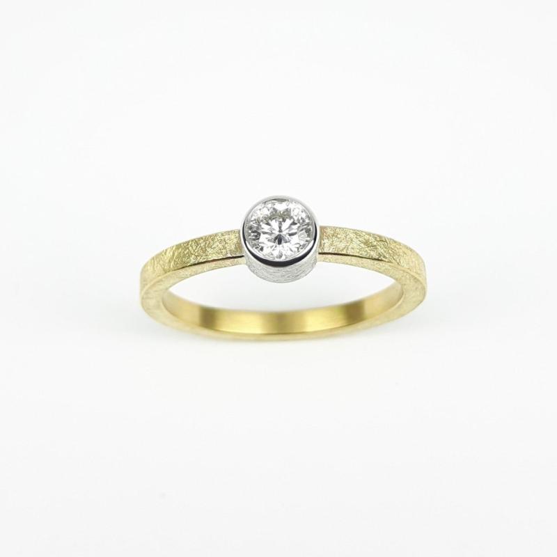 Bague solitaire en or jaune/blanc 18kt et diamant 0,25ct.