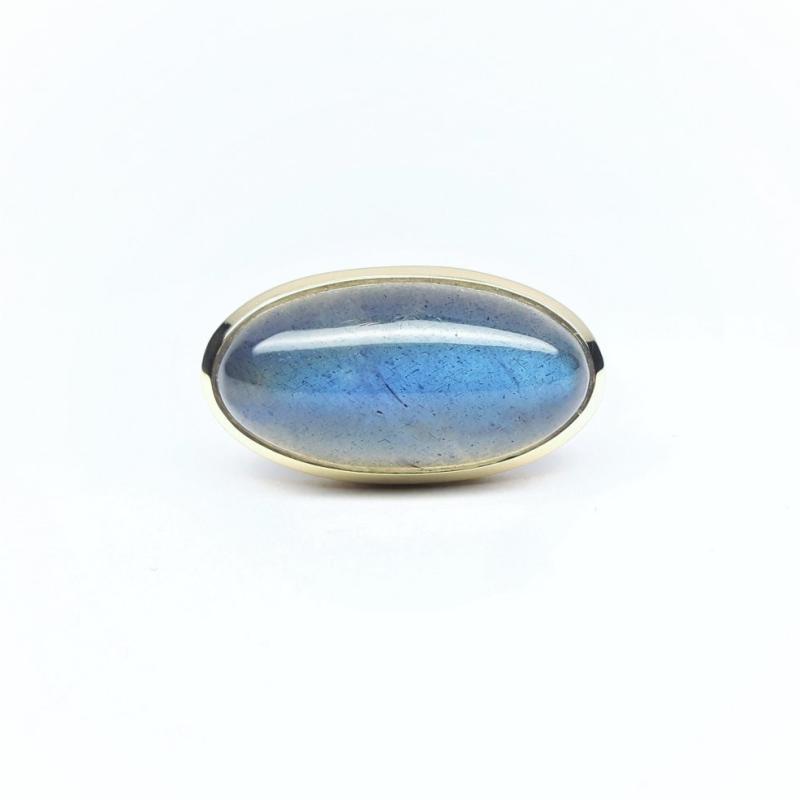 Bague en or jaune et blanc 18kt avec une labradorite. Pièce unique.