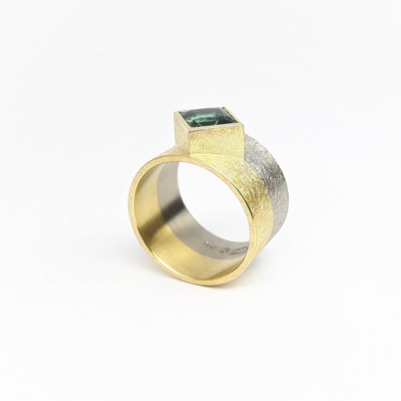Bague en or jaune et blanc 18kt et tourmaline. Pièce unique.