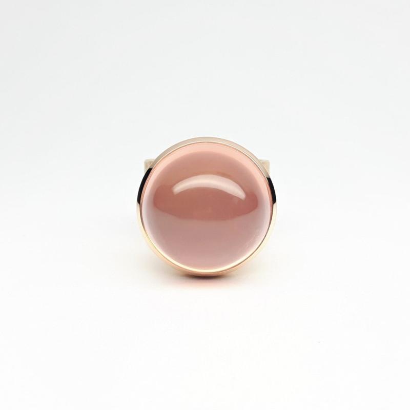 Bague en or rouge 18kt et quartz rose. Pièce unique.