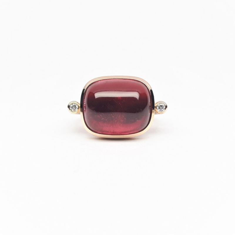 Bague en or rouge 18kt, tourmaline rose et brillants. Pièce unique.