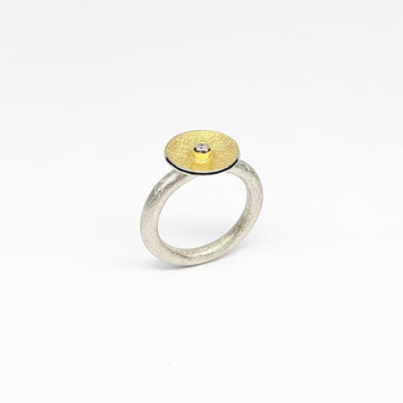 Bague en argent, or fin et diamant.