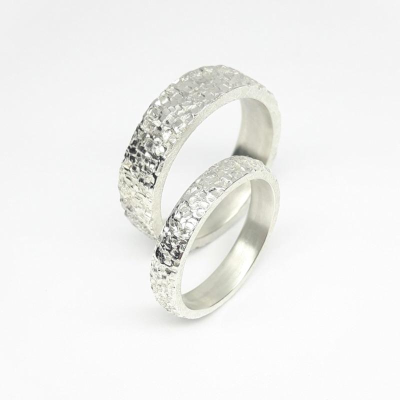 Bague en argent 925/- martelée. Pièce unique.