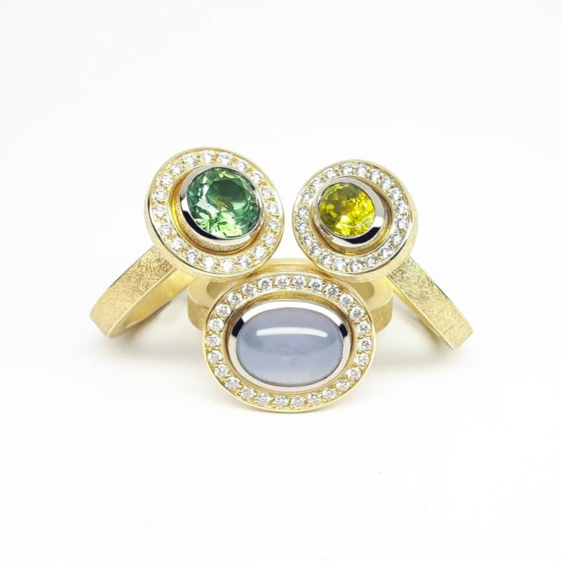 Bague en or jaune 18kt, tourmaline jaune et diamants. Pièce unique.