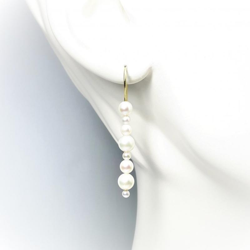 Boucles d'oreilles en or jaune 18kt et perle blanches de culture.
