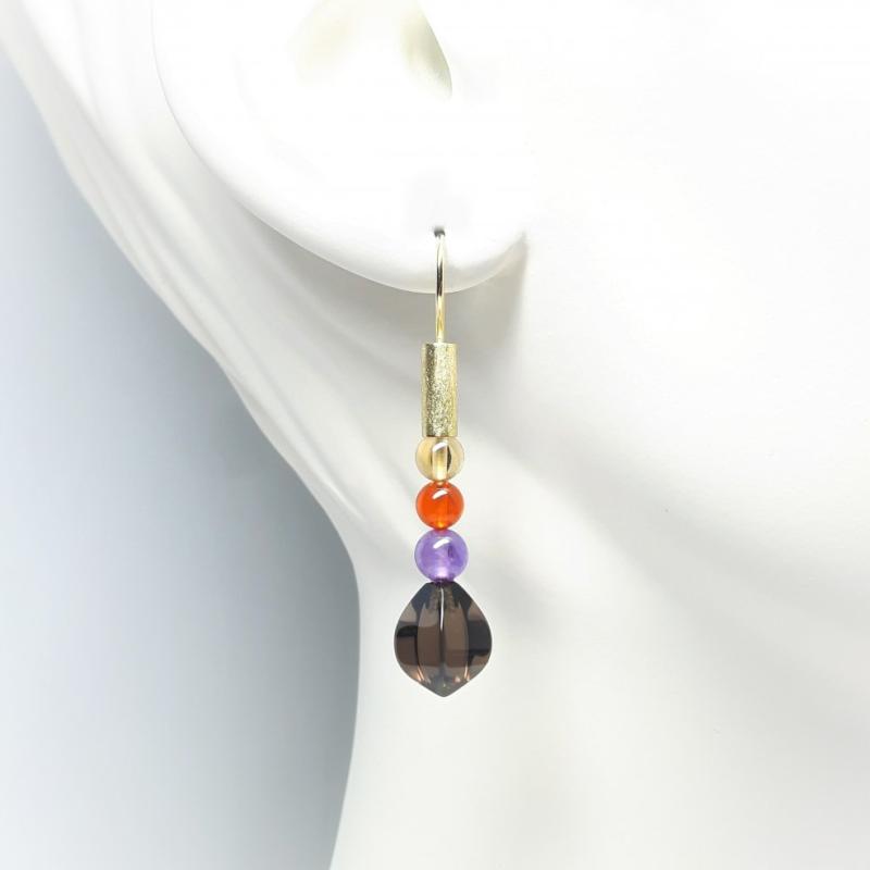 Boucles d'oreilles en or jaune 18kt, opale de feu, améthyste et quartz fumé. Pièce unique.