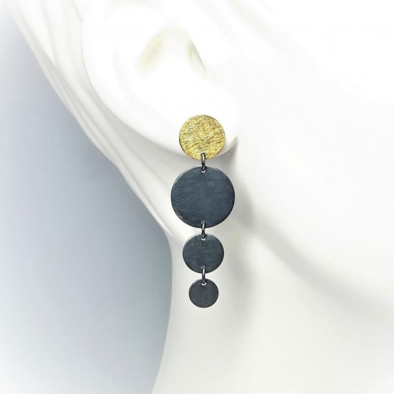 Boucles d'oreilles en argent 925/- noirci et or jaune 18kt.