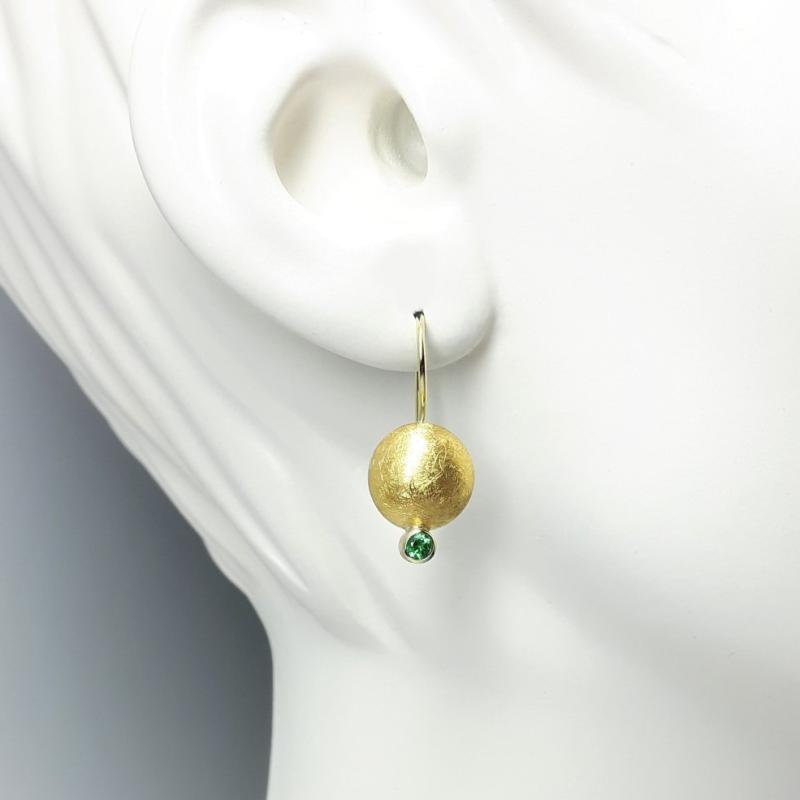 Boucles d'oreilles en or fin, or jaune 18kt, argent 925/- et tsavorites.