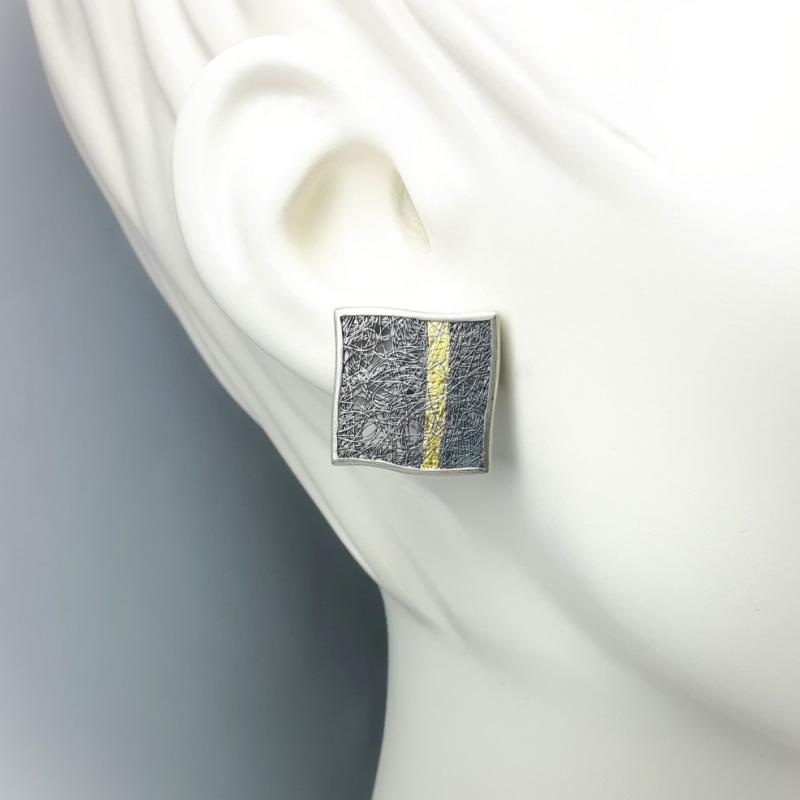 Boucles d'oreilles en argent 925/-, argent fin et or fin 24kt. Pièce unique.