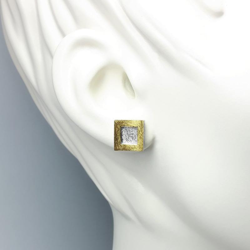 Boucles d'oreilles en or fin et argent 925/-.