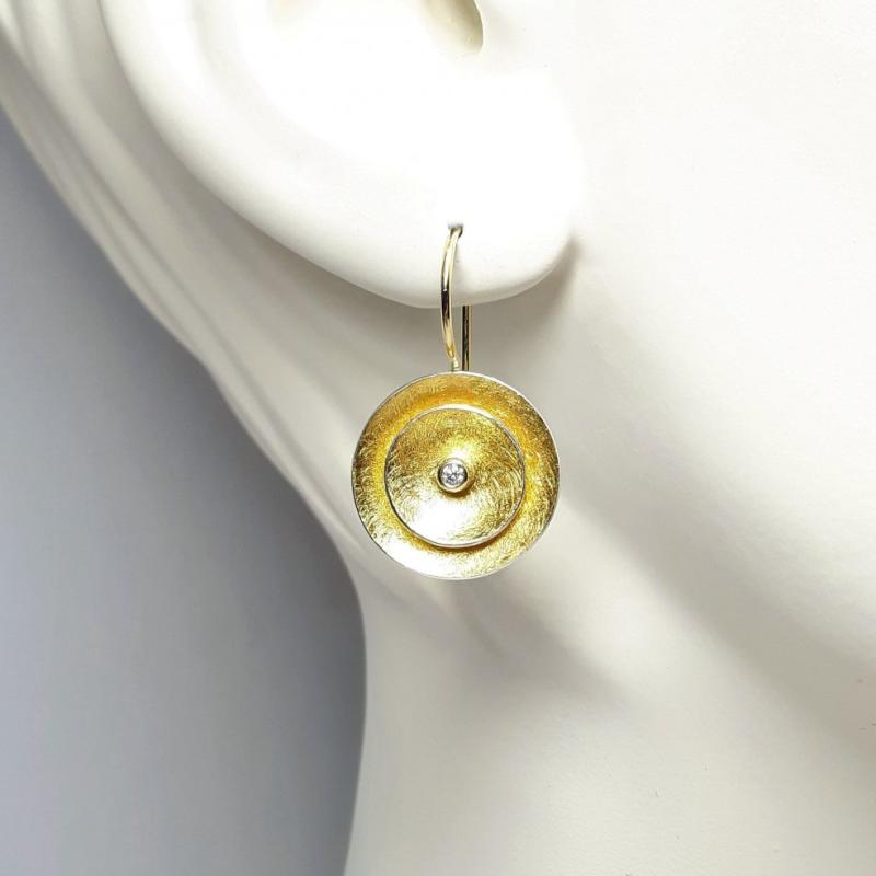 Boucle d'oreilles en or fin, or jaune 18kt, argent 925/- et diamants. 