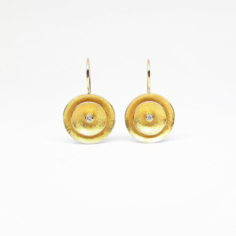 Boucle d'oreilles en or fin, or jaune 18kt, argent 925/- et diamants. 