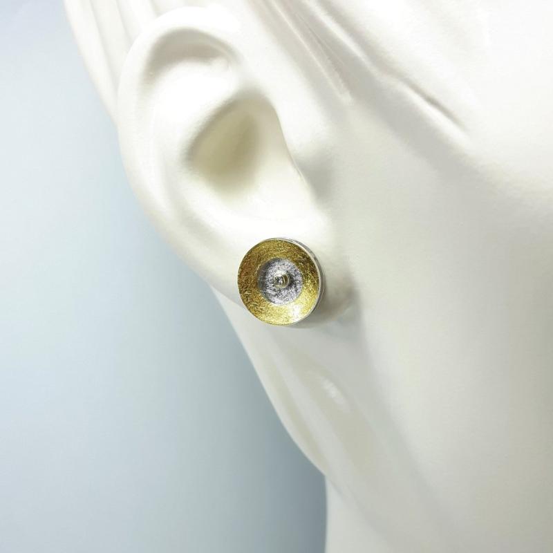 Boucles d'oreilles en argent 925/-, or fin, or jaune 18kt et brillants.